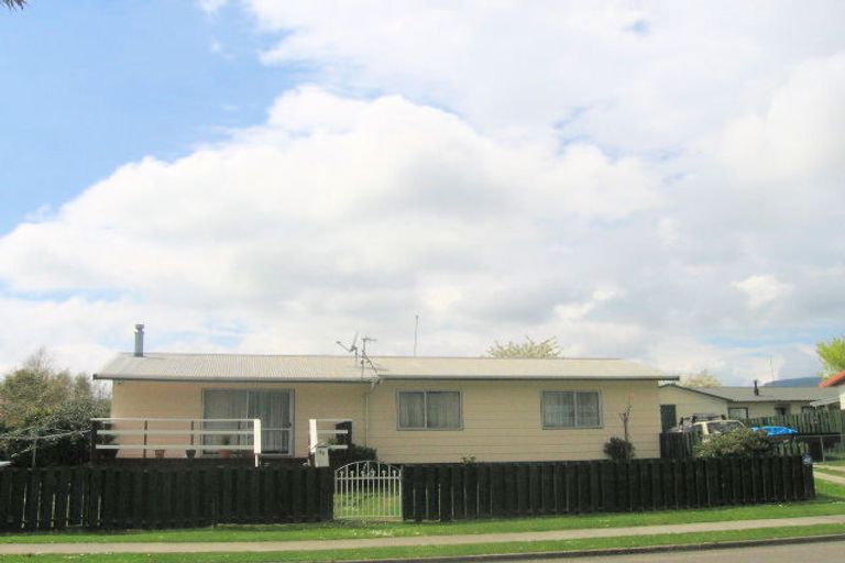 Photo of property in 35 Sequoia Crescent, Owhata, Rotorua, 3010