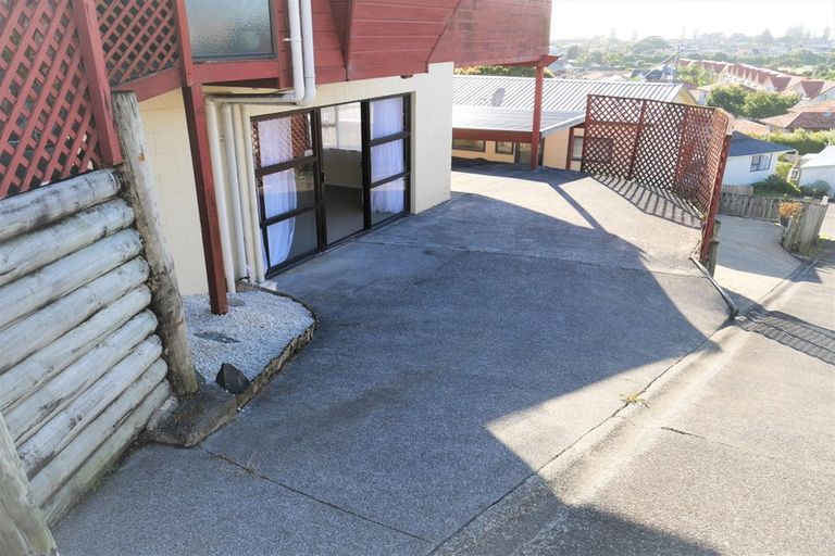 Photo of property in 16 Orewa Heights Crescent, Orewa, 0931