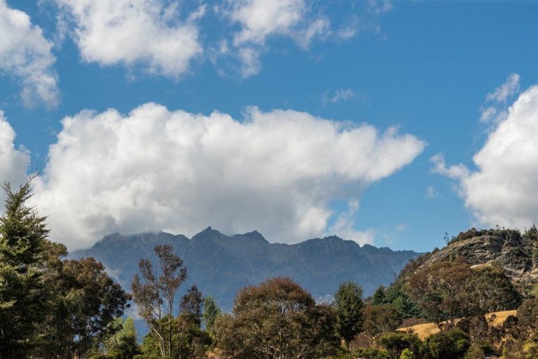 Photo of property in 17 Peregrine Falcon Road, Mount Creighton, Queenstown, 9371