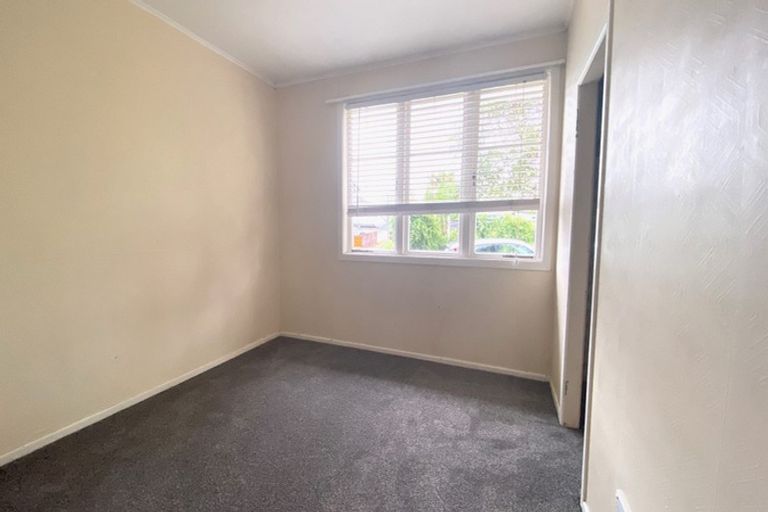 Photo of property in 26 Kirrie Avenue, Te Atatu South, Auckland, 0610