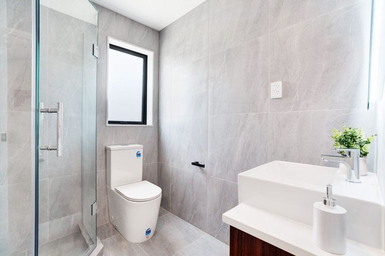 Photo of property in 14c Serjeant Street, Henderson, Auckland, 0612