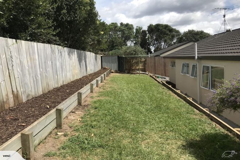 Photo of property in 13a Jacanas Place, Unsworth Heights, Auckland, 0632