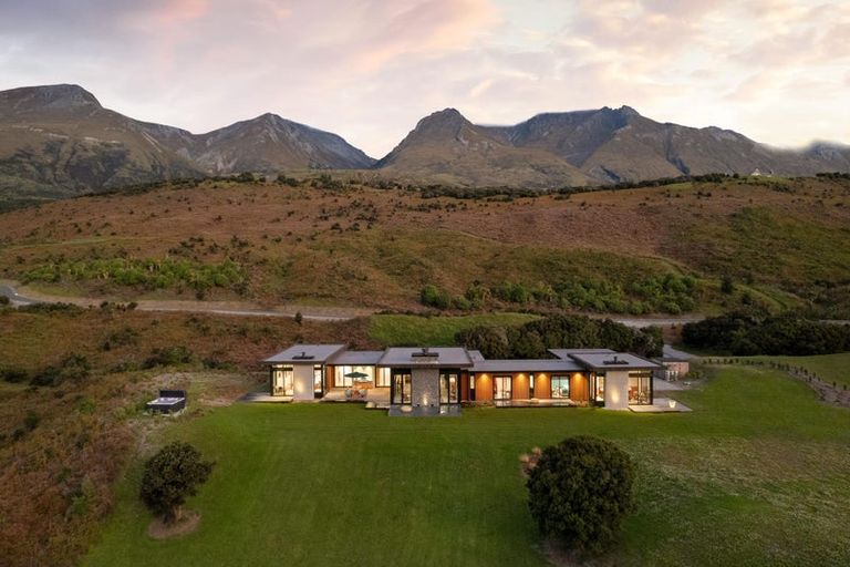 Photo of property in Wyuna, 5 River Valley View, Glenorchy, 9372