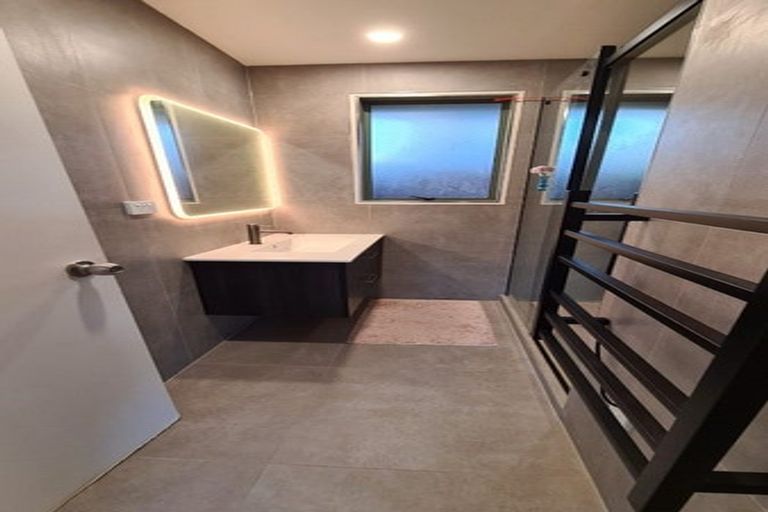 Photo of property in 1/23 Landow Place, Henderson, Auckland, 0612