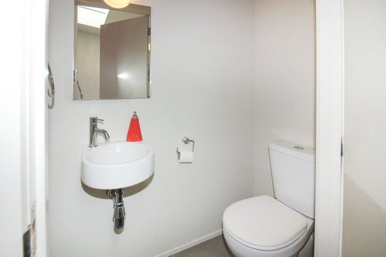 Photo of property in 12/2 Onslow Road, Khandallah, Wellington, 6035