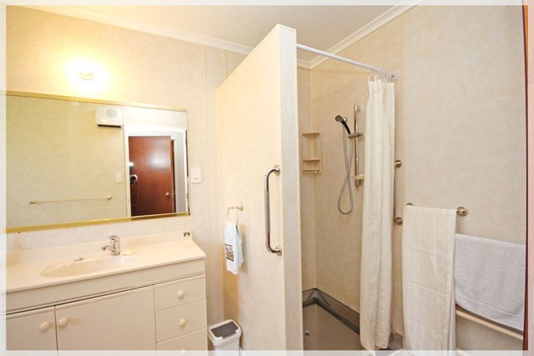 Photo of property in 1 Chrystal Street, Foxton Beach, Foxton, 4815