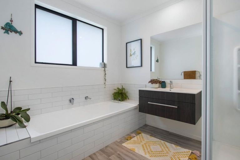 Photo of property in 9 Pioneer Crescent, Omokoroa, 3114