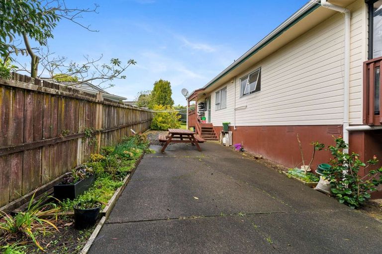 Photo of property in 27 Borich Road, Sunnyvale, Auckland, 0612