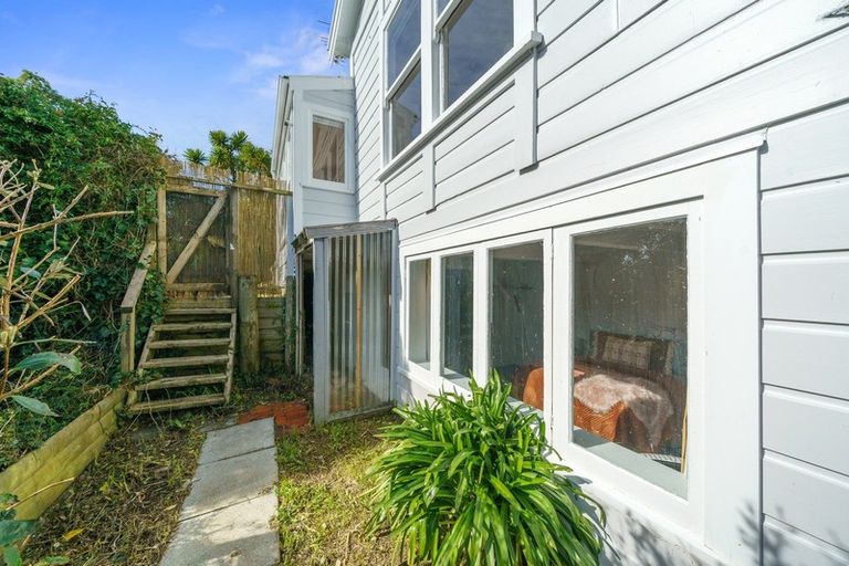 Photo of property in 38 Fairview Crescent, Kelburn, Wellington, 6012