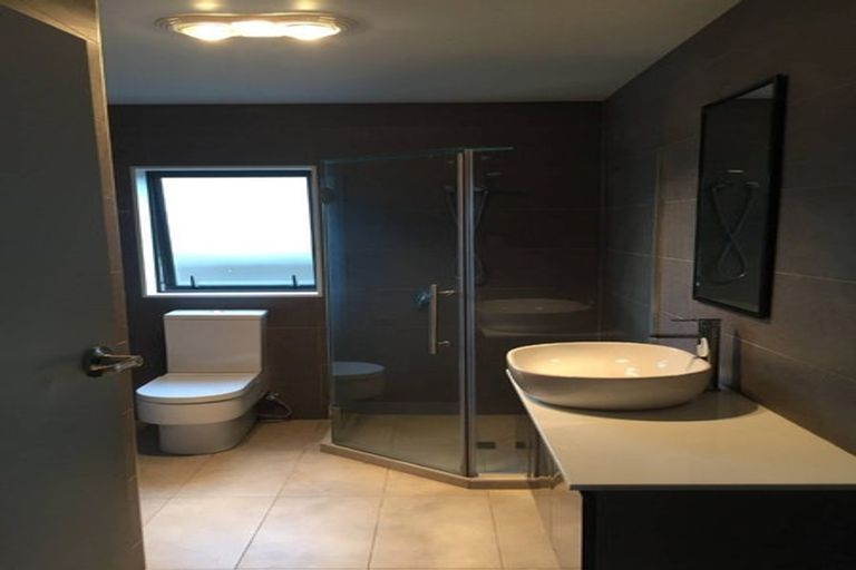 Photo of property in 43 Renata Crescent, Te Atatu Peninsula, Auckland, 0610