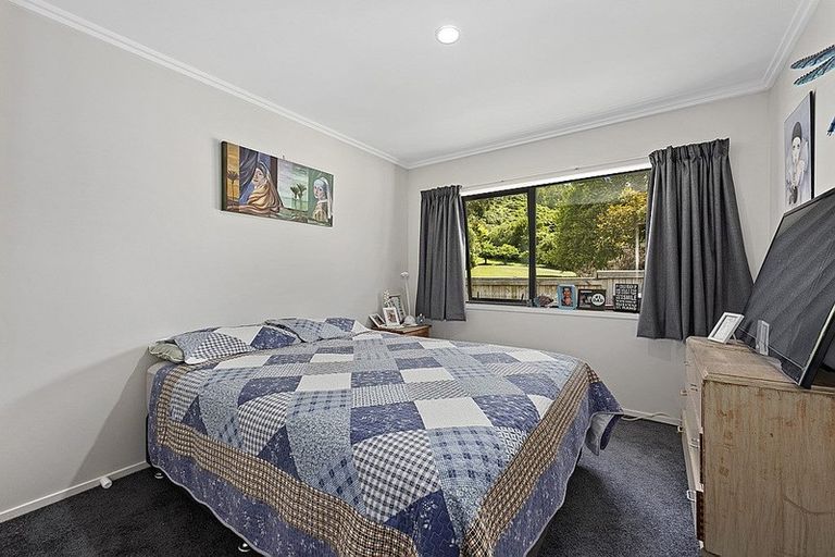 Photo of property in 33 Kahikatea Lane, Brown Owl, Upper Hutt, 5018