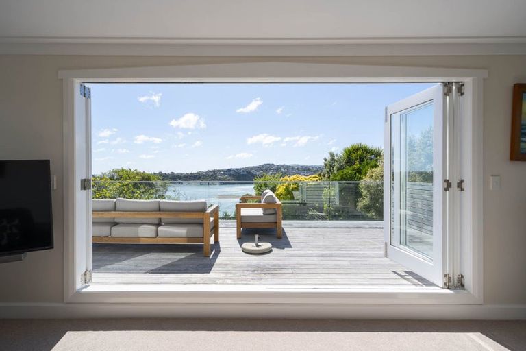 Photo of property in 29 Seaview Road, Paremata, Porirua, 5024