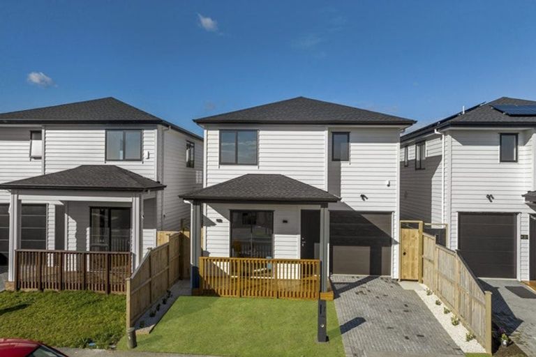 Photo of property in 7 Woven Place, Karaka, Papakura, 2113