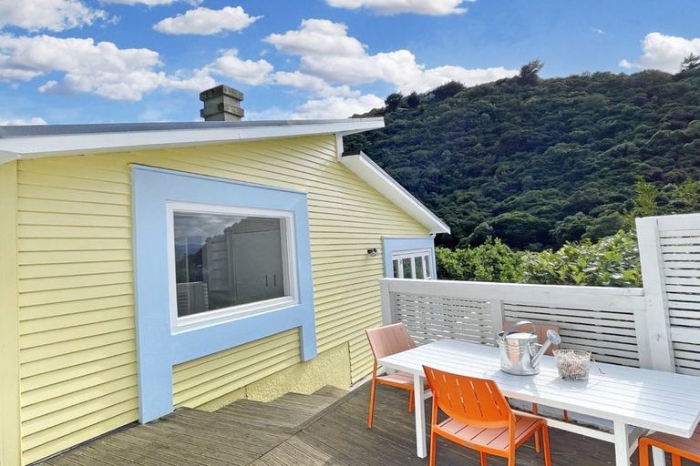 Photo of property in 15a Onslow Road, Khandallah, Wellington, 6035