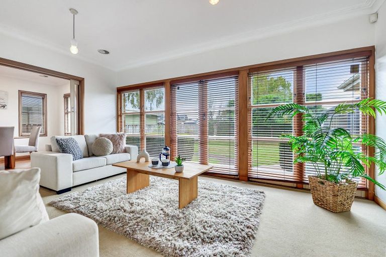 Photo of property in 53 Braid Road, St Andrews, Hamilton, 3200