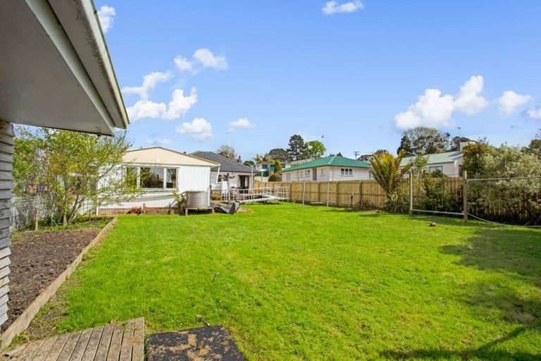 Photo of property in 55 Beaubank Road, Kelston, Auckland, 0602