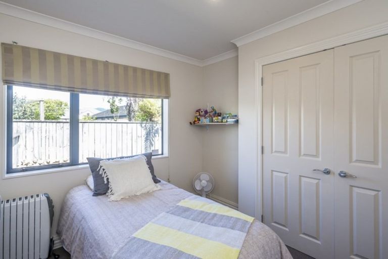 Photo of property in 3 Holcombe Drive, Paraparaumu, 5032