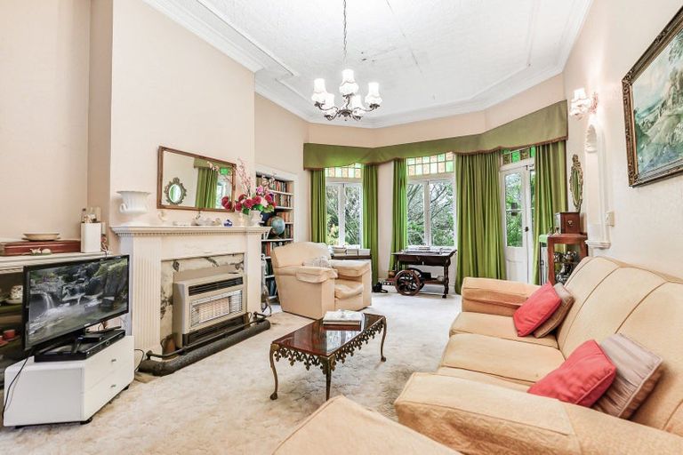 Photo of property in 50 Forest Lake Road, Forest Lake, Hamilton, 3200