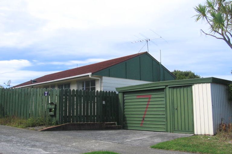 Photo of property in 7 John Witton Drive, Crofton Downs, Wellington, 6035