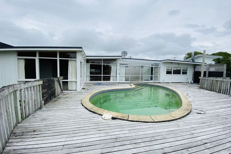 Photo of property in 156 Bleakhouse Road, Mellons Bay, Auckland, 2014