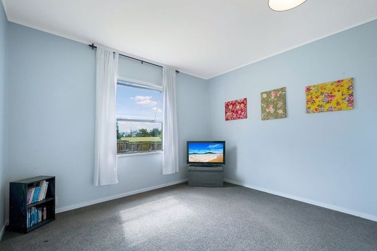 Photo of property in 2 Tapu Road, Huapai, Kumeu, 0810