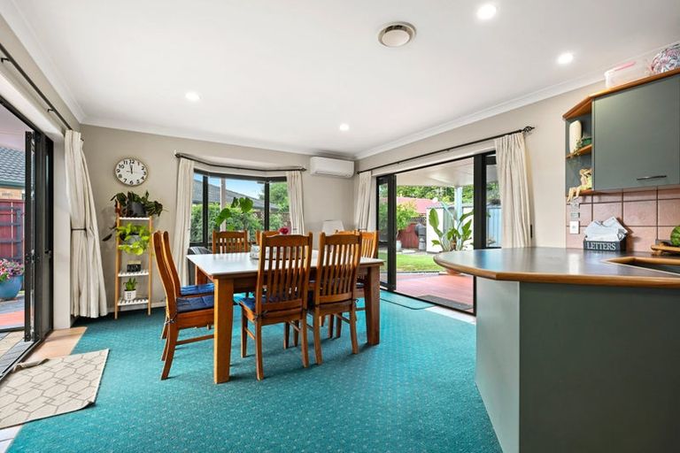 Photo of property in 6 Fencourt Place, Rototuna North, Hamilton, 3210