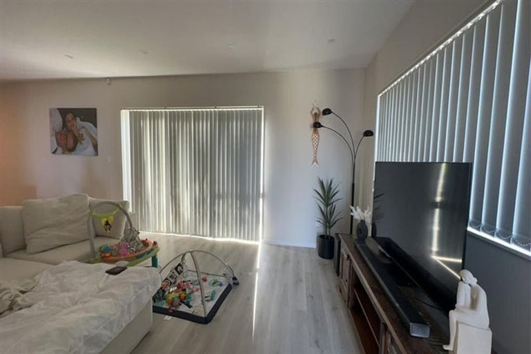 Photo of property in 84 Taikura Avenue, Red Beach, 0932