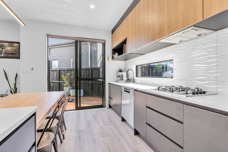 Photo of property in 19 Konoba Avenue, Kumeu, 0810