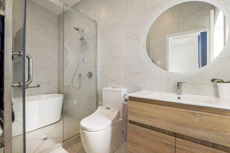 Photo of property in 61b Knights Road, Rothesay Bay, Auckland, 0630