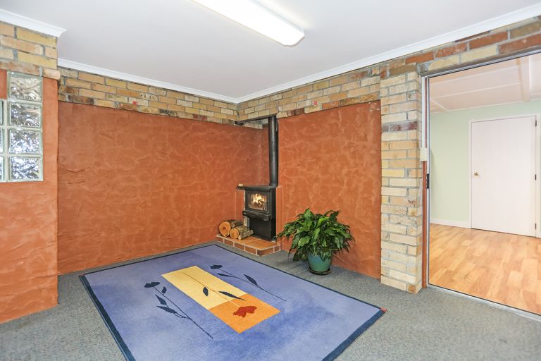 Photo of property in 8 Youngs Road, Papakura, 2110