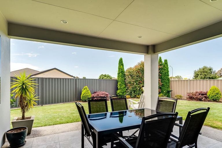 Photo of property in 15 Milford Place, Poraiti, Napier, 4112