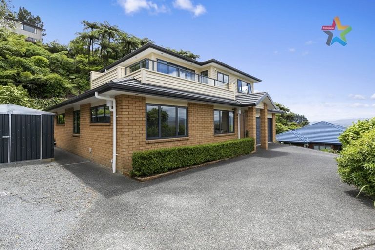 Photo of property in 14 Arahiwi Grove, Tirohanga, Lower Hutt, 5010