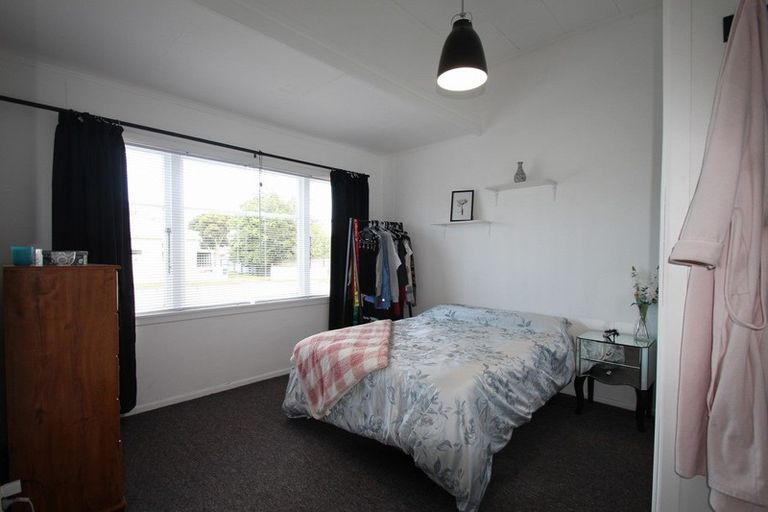 Photo of property in 3 Preston Street, Eltham, 4322