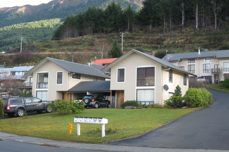 Photo of property in 7/4 Sainsbury Road, Fernhill, Queenstown, 9300