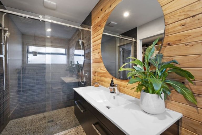 Photo of property in 42 Botanical Heights Drive, Waipahihi, Taupo, 3330