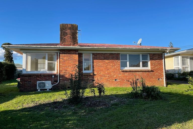 Photo of property in 10 Churchill Avenue, Manurewa, Auckland, 2102