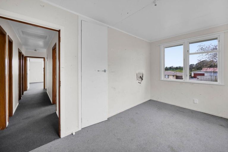 Photo of property in 103 Riversdale Drive, Merrilands, New Plymouth, 4312