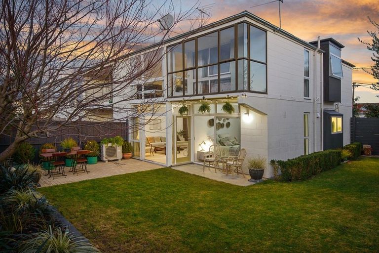 Photo of property in 1/107 Holly Road, St Albans, Christchurch, 8014