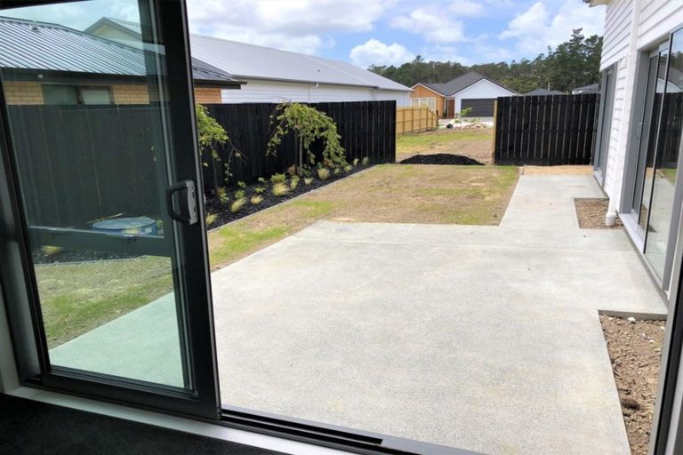 Photo of property in 39 Lumbarda Drive, Kumeu, 0810