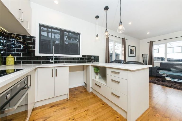 Photo of property in 53b Woodglen Road, Glen Eden, Auckland, 0602