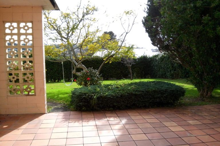 Photo of property in 62 Pupuke Road, Hillcrest, Auckland, 0627