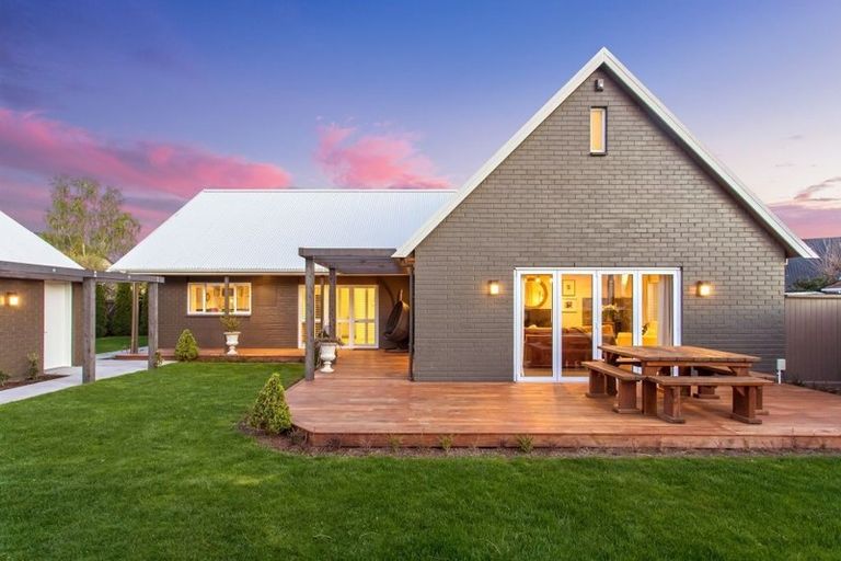 Photo of property in 106 Regency Crescent, Redwood, Christchurch, 8051