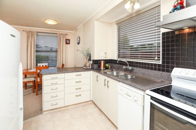 Photo of property in 2 Nyanza Street, Nawton, Hamilton, 3200