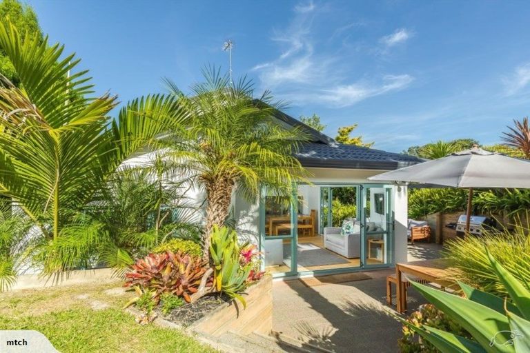 Photo of property in 1/39 Seaton Road, Murrays Bay, Auckland, 0630