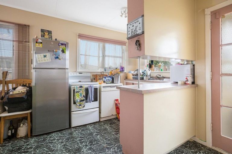 Photo of property in 73 Driver Crescent, Cannons Creek, Porirua, 5024