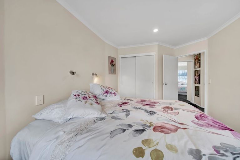 Photo of property in 24 Park Lane, Waitara, 4320