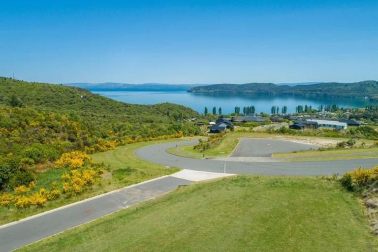 Photo of property in 1 Sparrowhawk Way, Kinloch, Taupo, 3377