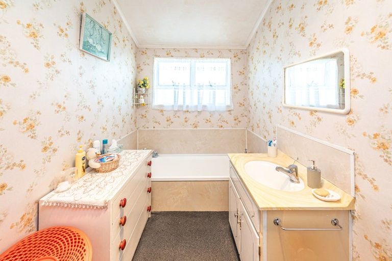 Photo of property in 107 Karaka Street, Castlecliff, Whanganui, 4501