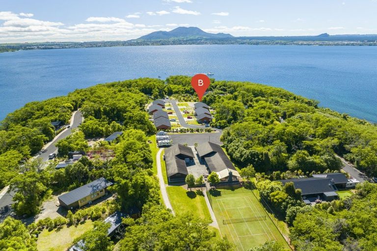 Photo of property in 10 Winnie Close, Acacia Bay, Taupo, 3330