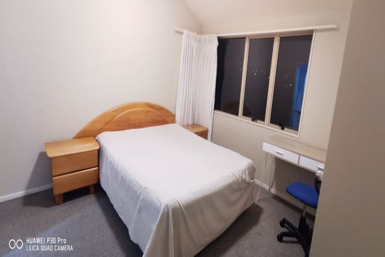 Photo of property in 23a Scarboro Terrace, Murrays Bay, Auckland, 0630